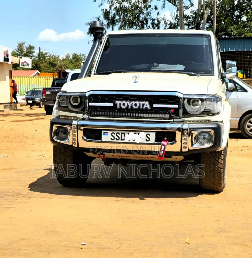 Toyota Land Cruiser 2017 White