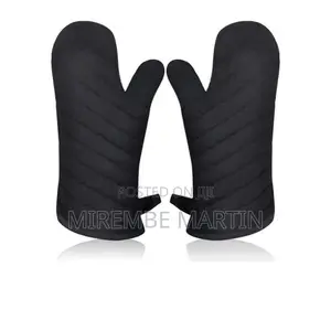 Pair of Insulated Heat Resistant Oven Gloves.