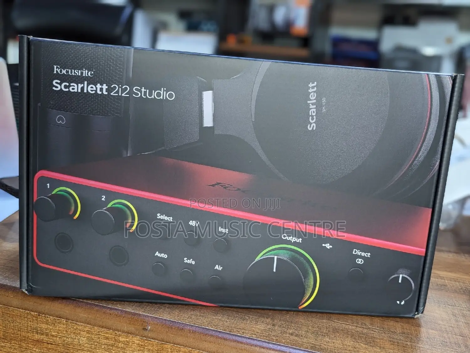 Focusrite Scarlett 2i2 4th Gen Studio Bundle