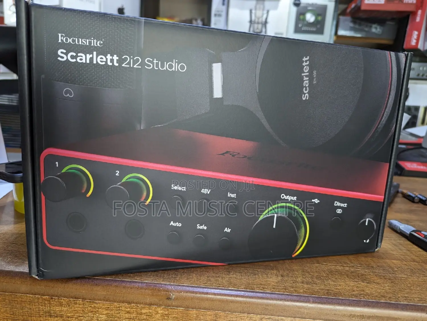 Focusrite Scarlett 2i2 4th Gen Studio Bundle