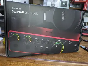 Focusrite Scarlett 2i2 4th Gen Studio Bundle
