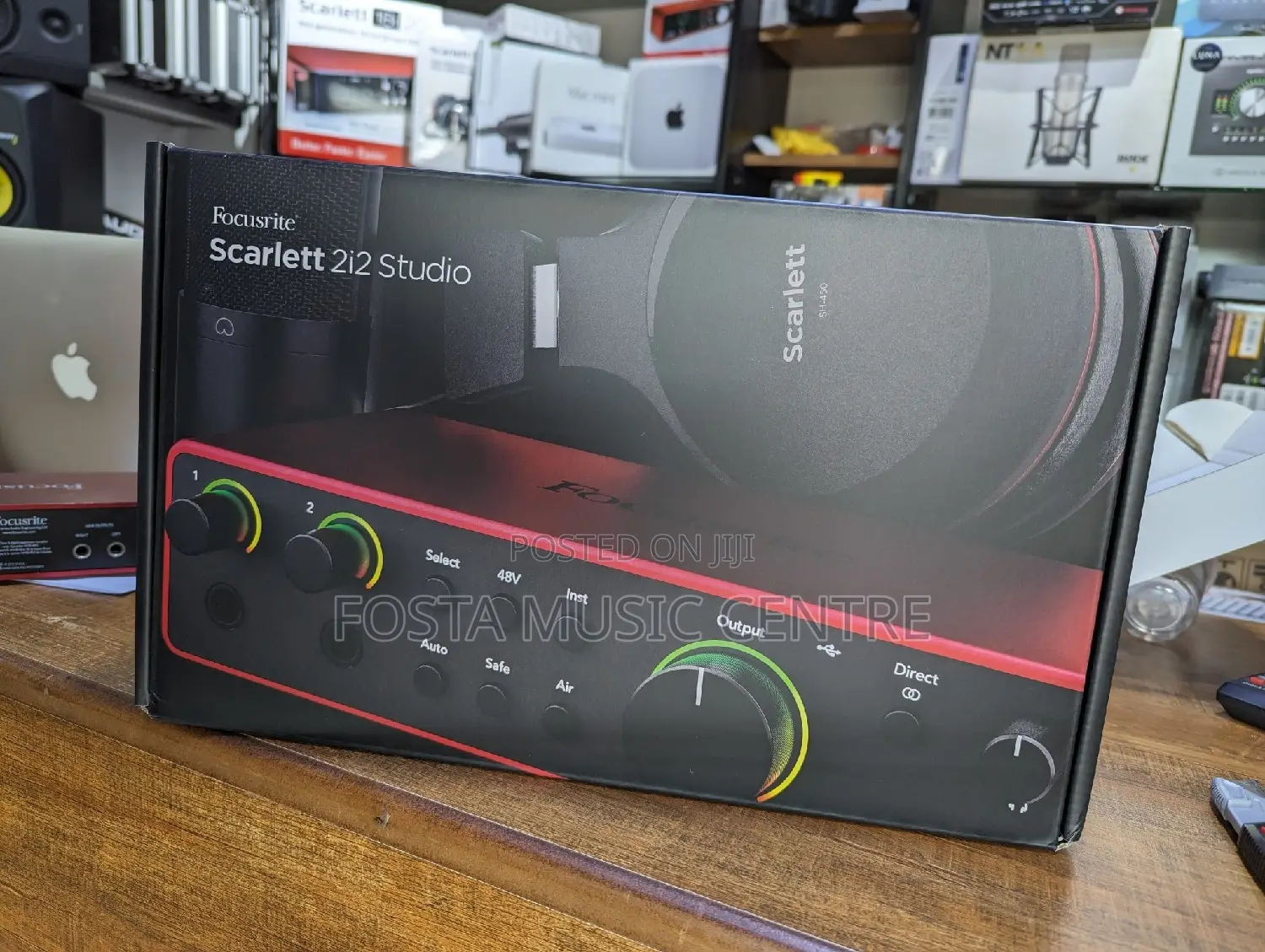 Focusrite Scarlett 2i2 4th Gen Studio Bundle
