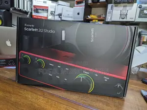 Focusrite Scarlett 2i2 4th Gen Studio Bundle