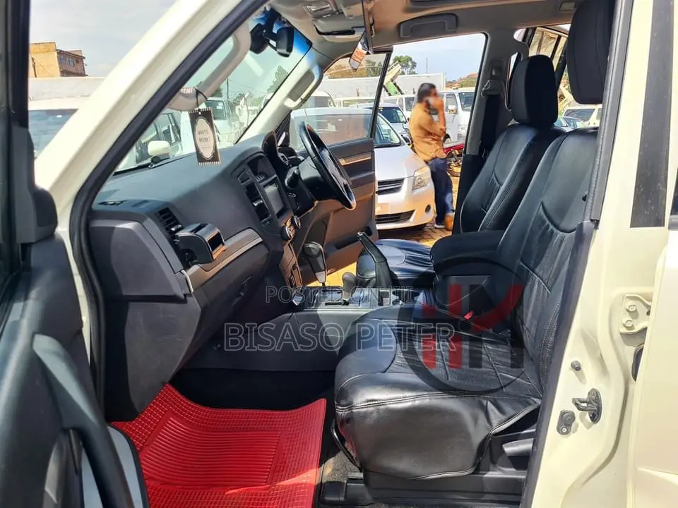 Mitsubishi Pajero 3.2 Di-Dc GLS 2009 White