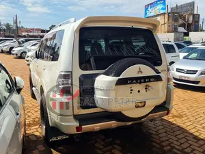 Mitsubishi Pajero 3.2 Di-Dc GLS 2009 White