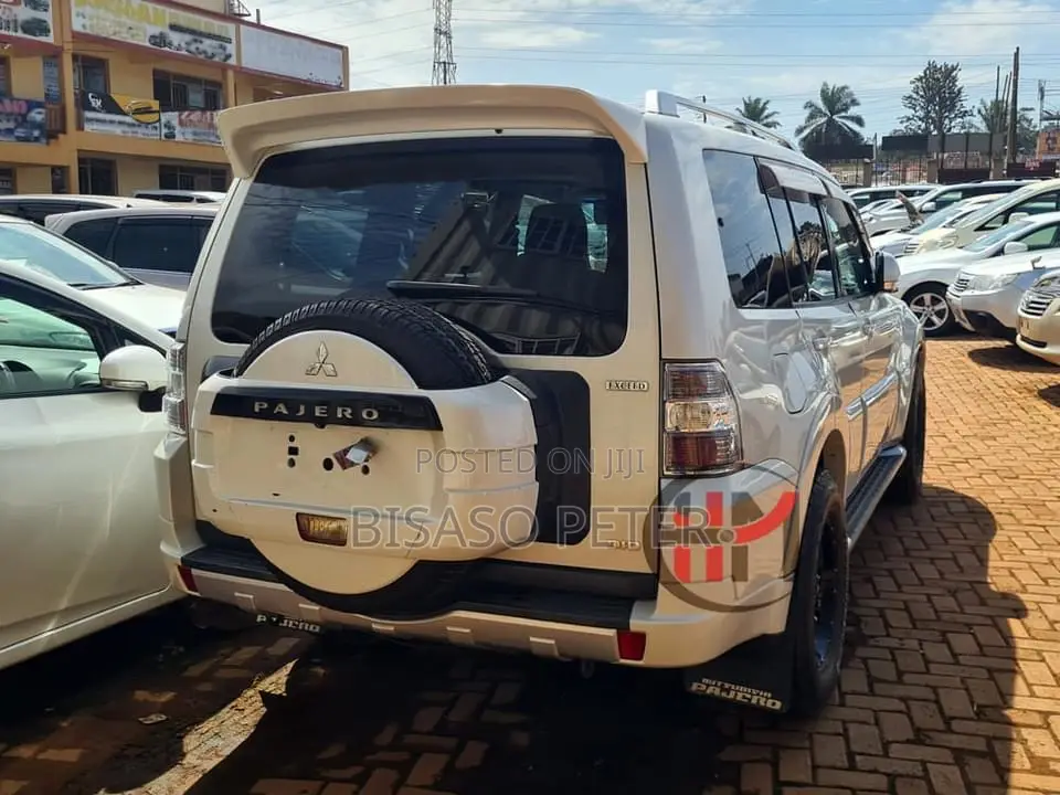 Mitsubishi Pajero 3.2 Di-Dc GLS 2009 White