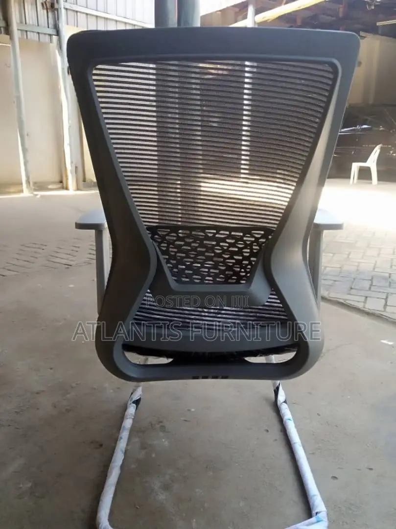 Nice White Hand Office Chair