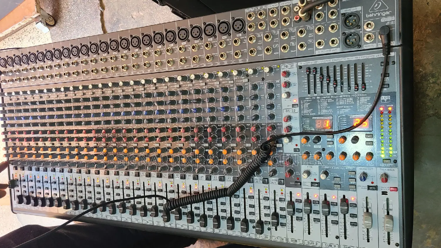 Behringer 32channel Mixer
