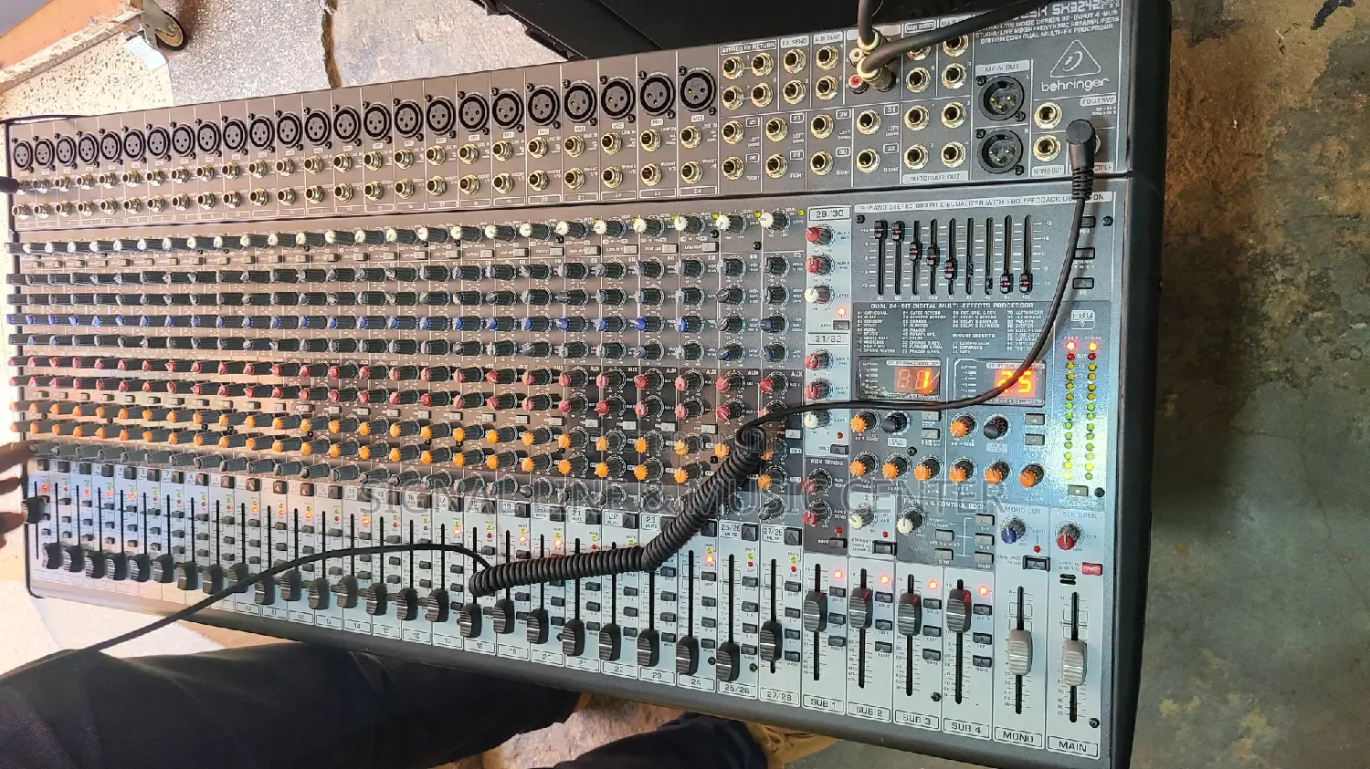 Behringer 32channel Mixer