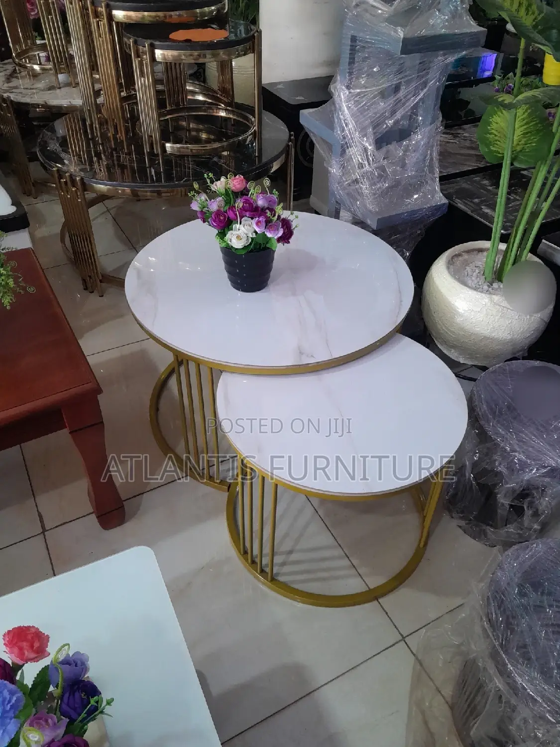 Gold Leg Round Table Mable