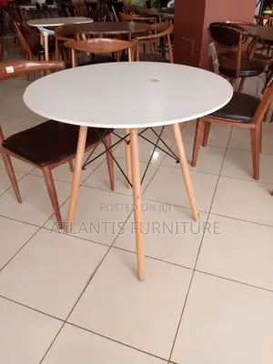Nice High White Round Table