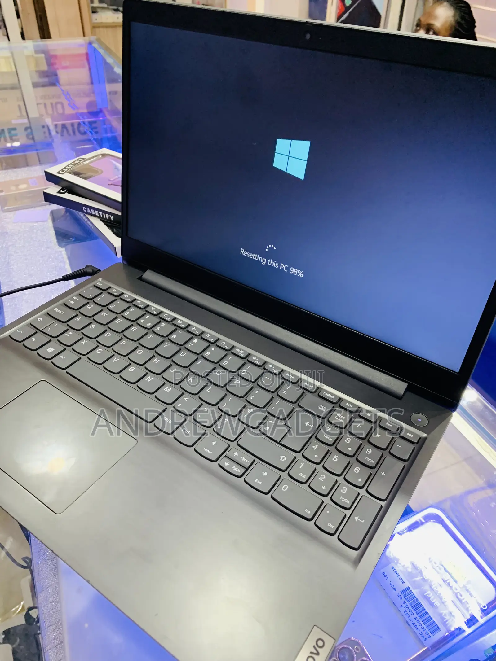 Laptop Lenovo V15 4GB Intel Core I3 HDD+SSD 500GB