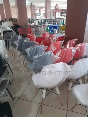 Bamboo Legs Plastic Chair for You