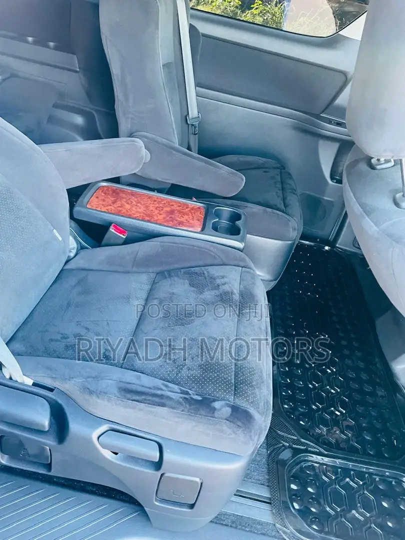 Toyota Vellfire 2010 White