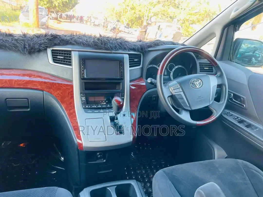 Toyota Vellfire 2010 White