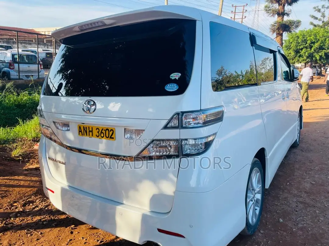 Toyota Vellfire 2010 White