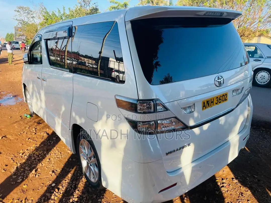 Toyota Vellfire 2010 White