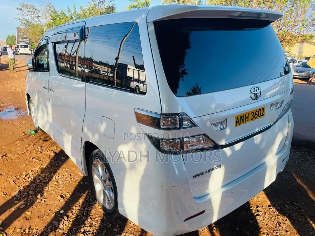 Toyota Vellfire 2010 White