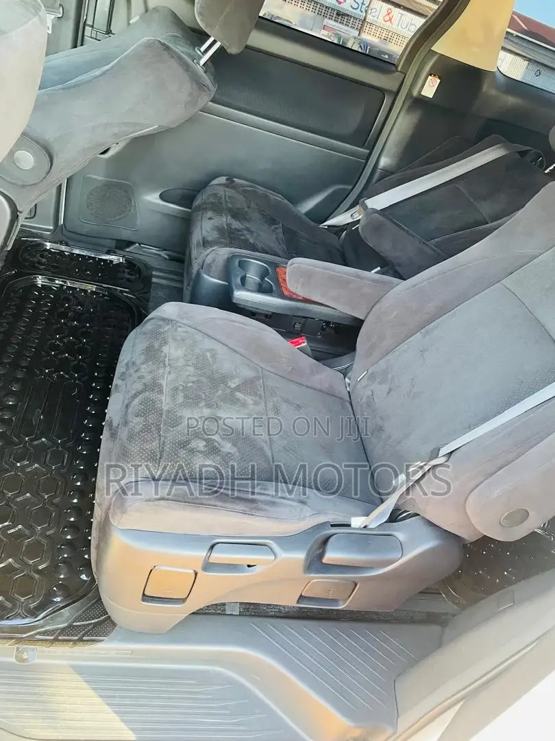 Toyota Vellfire 2010 White