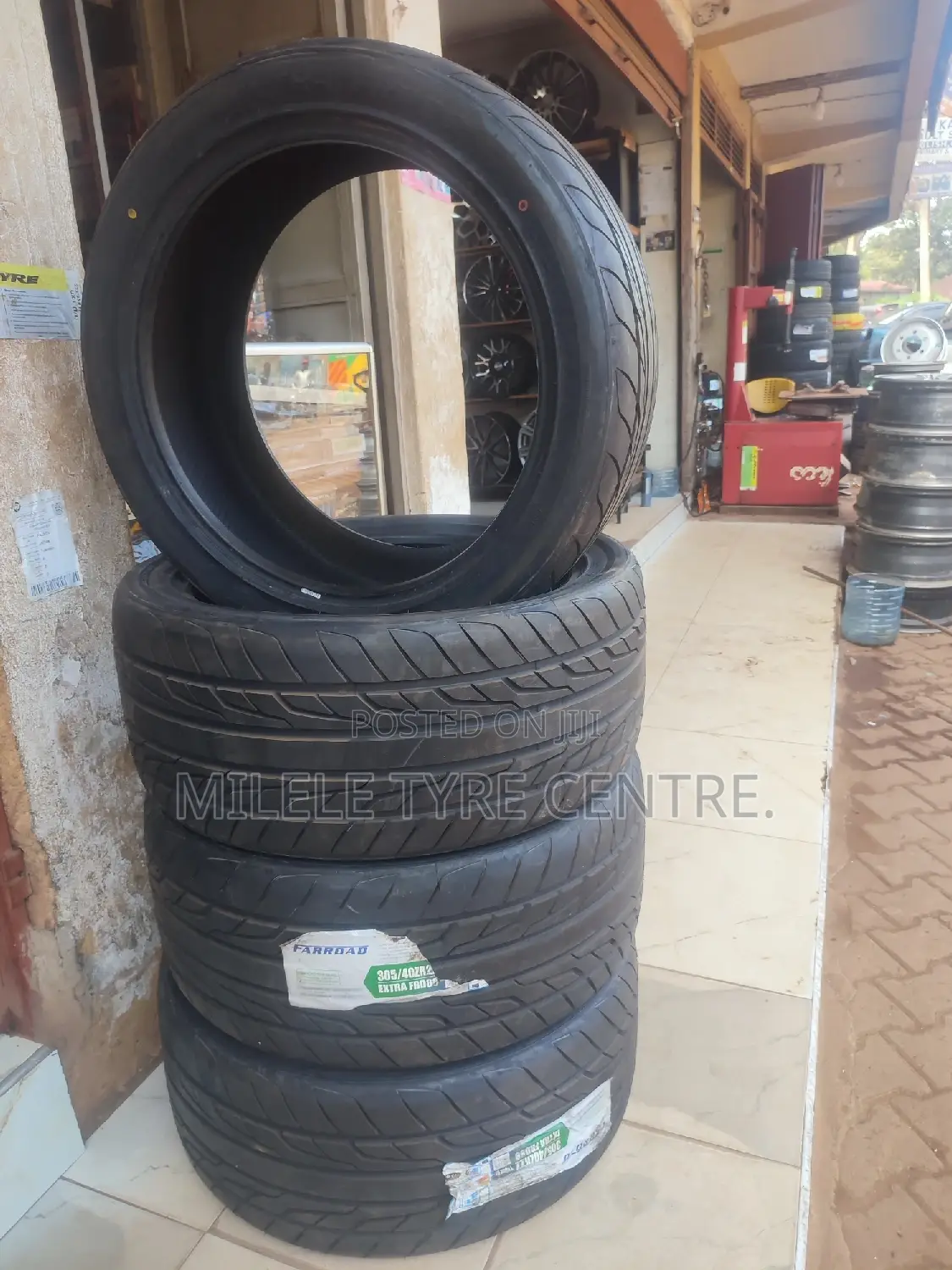 305/40r22 Farroad