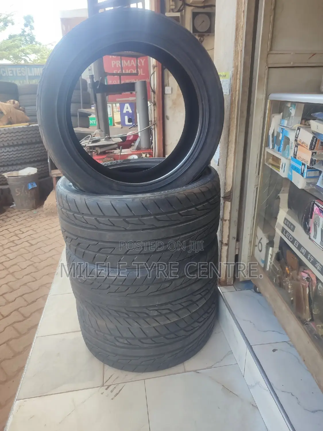 305/40r22 Farroad