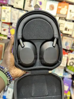 Used Sony XM5 Noise Canceling Headphones