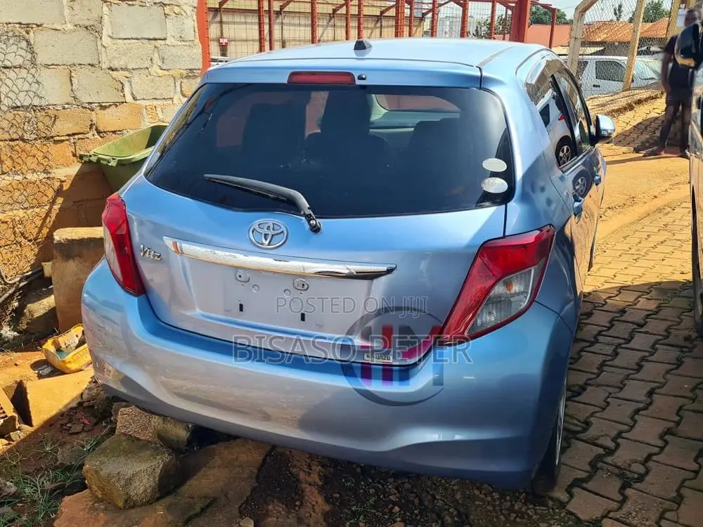 Toyota Vitz 1.3 AWD 5dr 2011 Blue