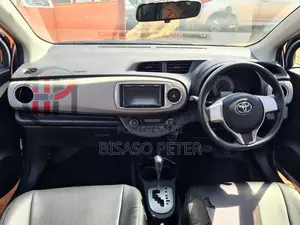 Toyota Vitz 1.3 AWD 5dr 2011 Blue