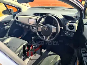 Toyota Vitz 1.3 AWD 5dr 2011 Blue