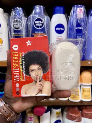 White Secret Exfoliating Clarifying Soap