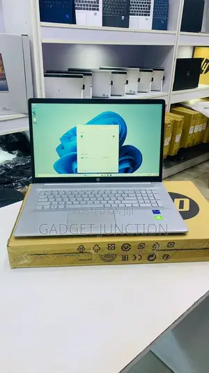 New Laptop HP 17-3000 8GB Intel Core I7 SSD 512GB