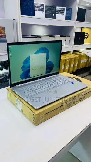 New Laptop HP 17-3000 8GB Intel Core I7 SSD 512GB