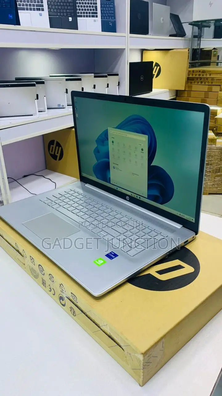 New Laptop HP 17-3000 8GB Intel Core I7 SSD 512GB