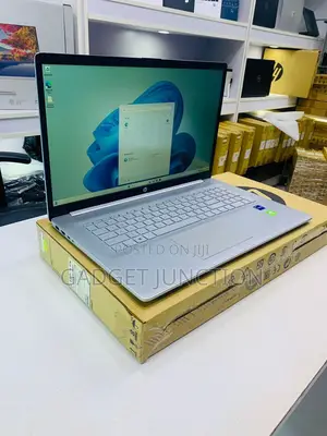 New Laptop HP 17-3000 8GB Intel Core I7 SSD 512GB