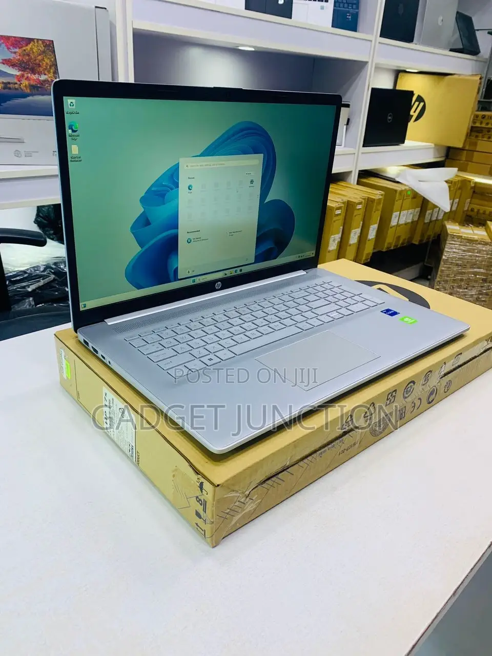 New Laptop HP 17-3000 8GB Intel Core I7 SSD 512GB