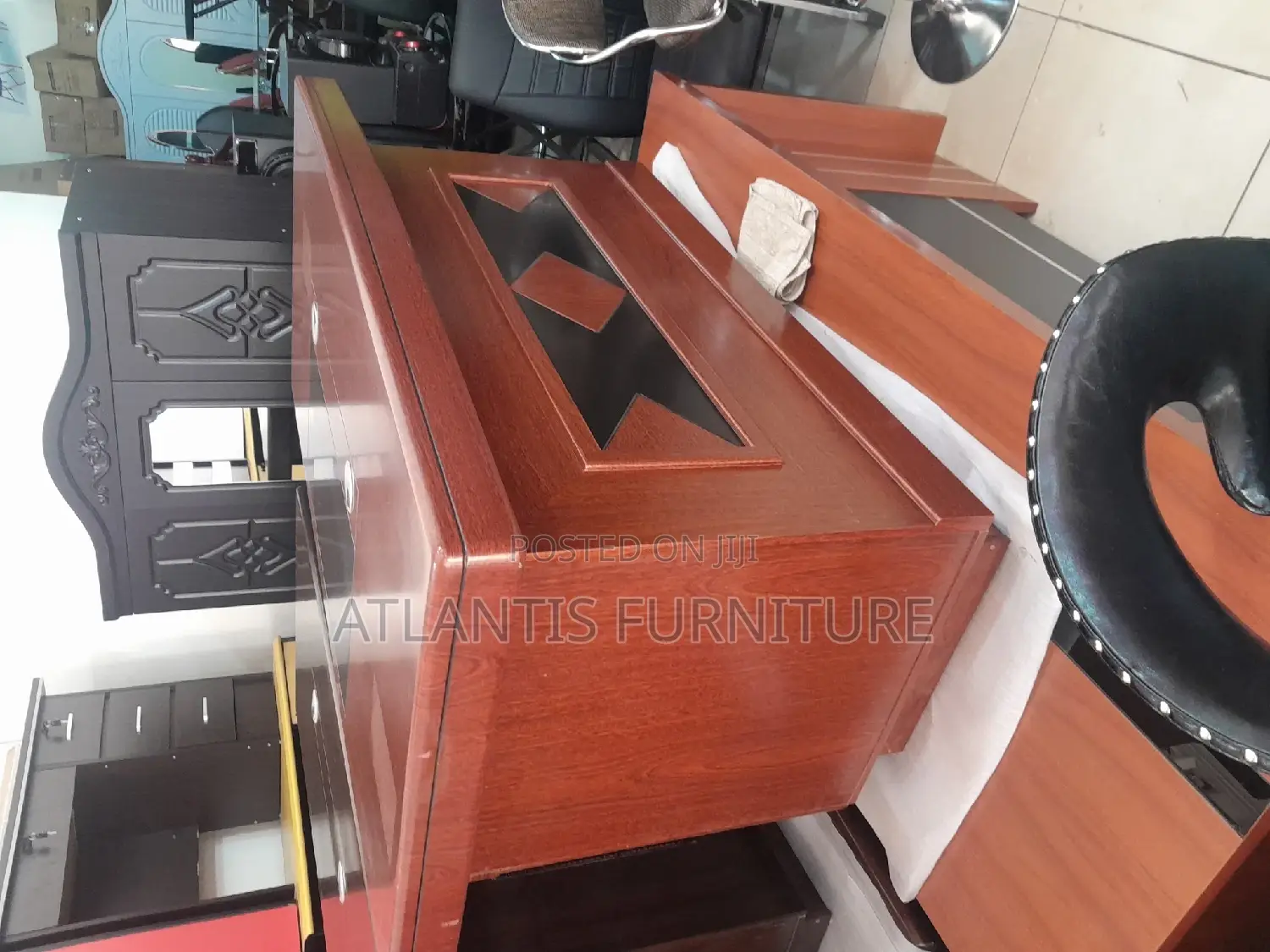 Executive Office Desk for Responsible Office