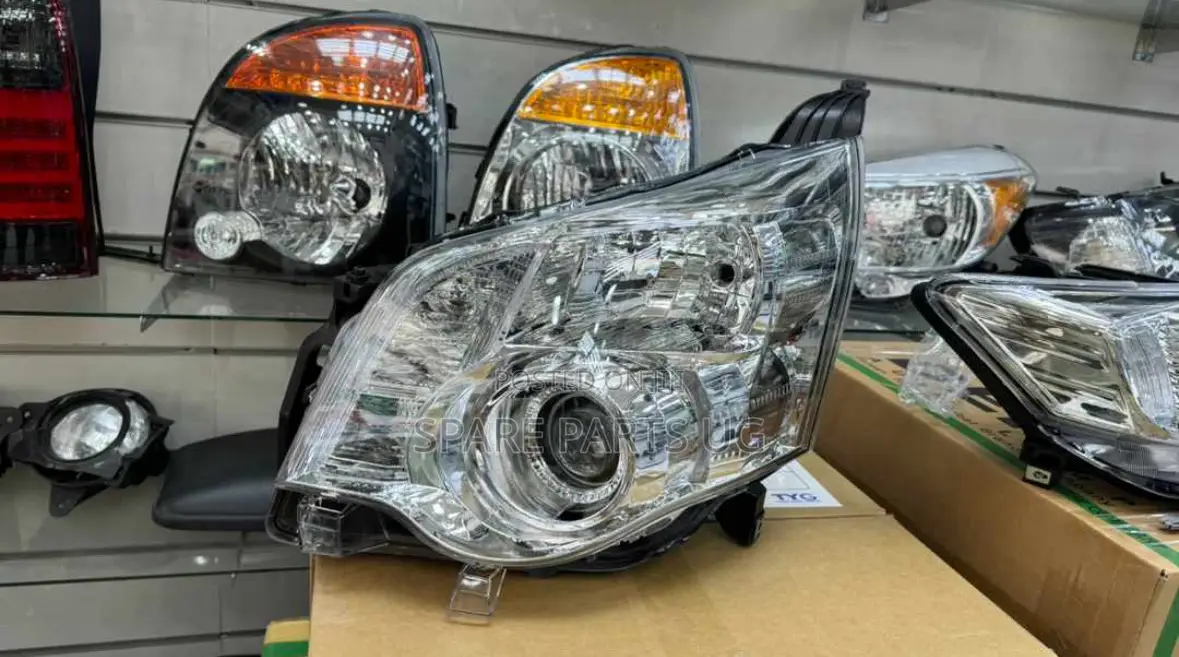 Noah 2010 - 2013 Headlight