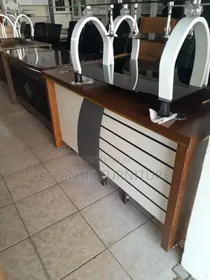 Plastic and Wood Executive Offices Desk (140cm)