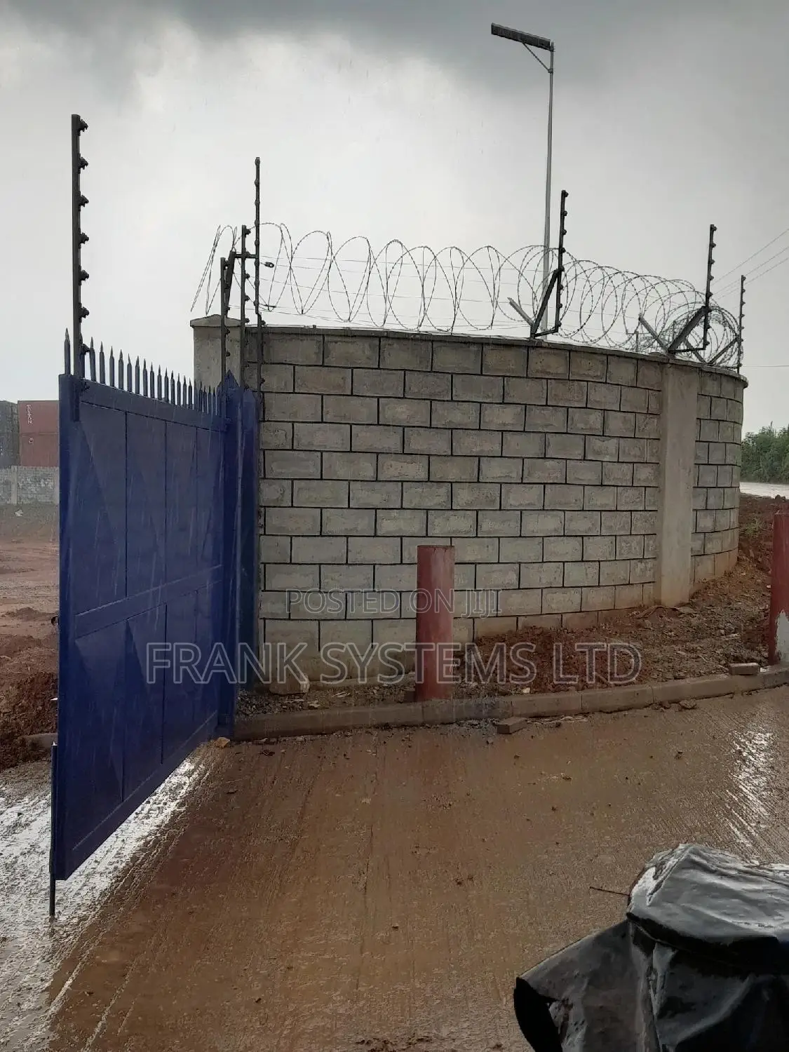 Electric Fence System With Razor Wire 6lines