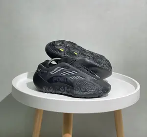 Original Adidas Yeezy 700 V3 Sneakers