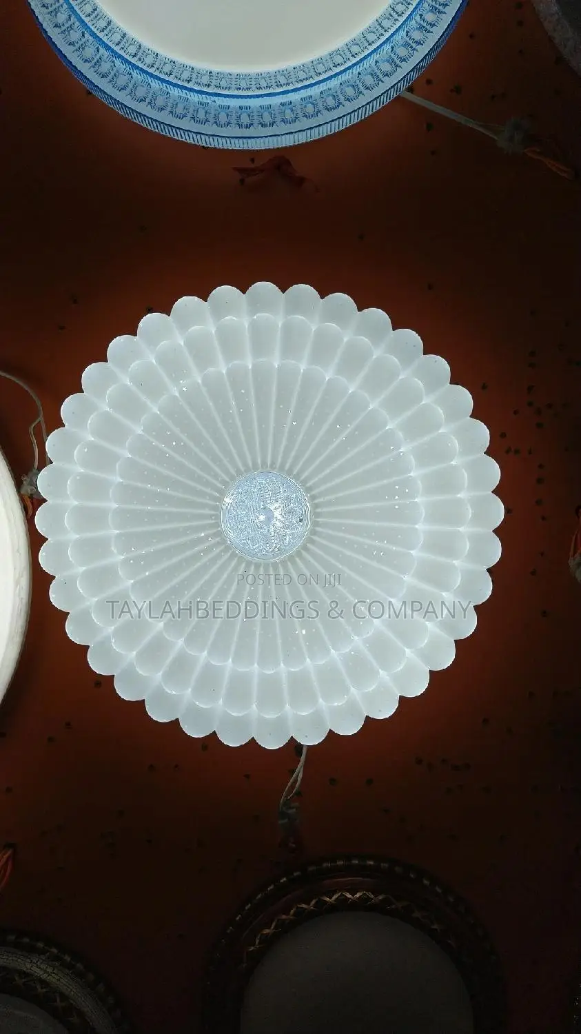 Modern LED Ceiling Light Round Shape Flush Mount Chandelier