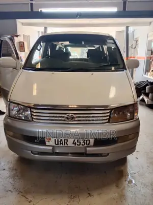 Toyota Regius 1999 White