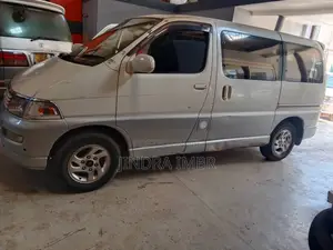 Toyota Regius 1999 White