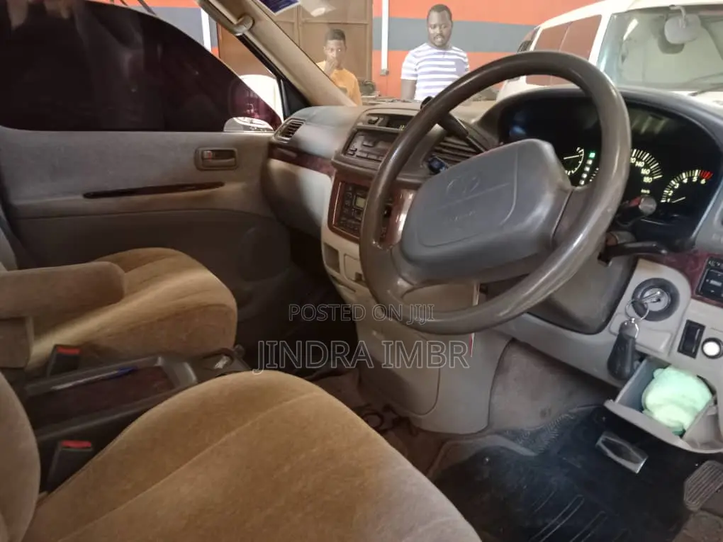 Toyota Regius 1999 White