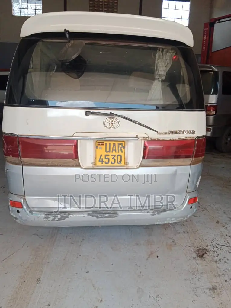 Toyota Regius 1999 White