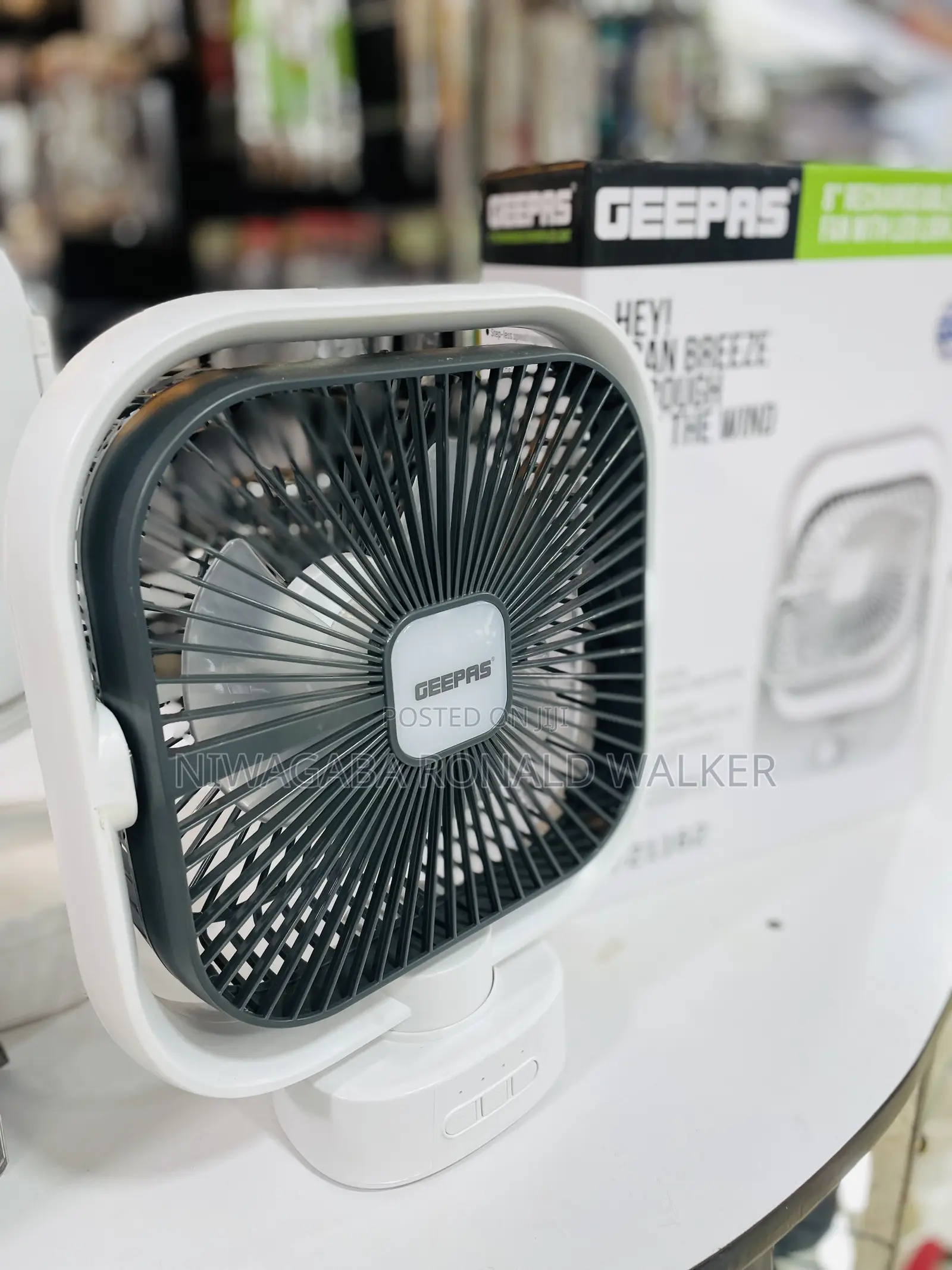 Rotating Geepas Table Fan