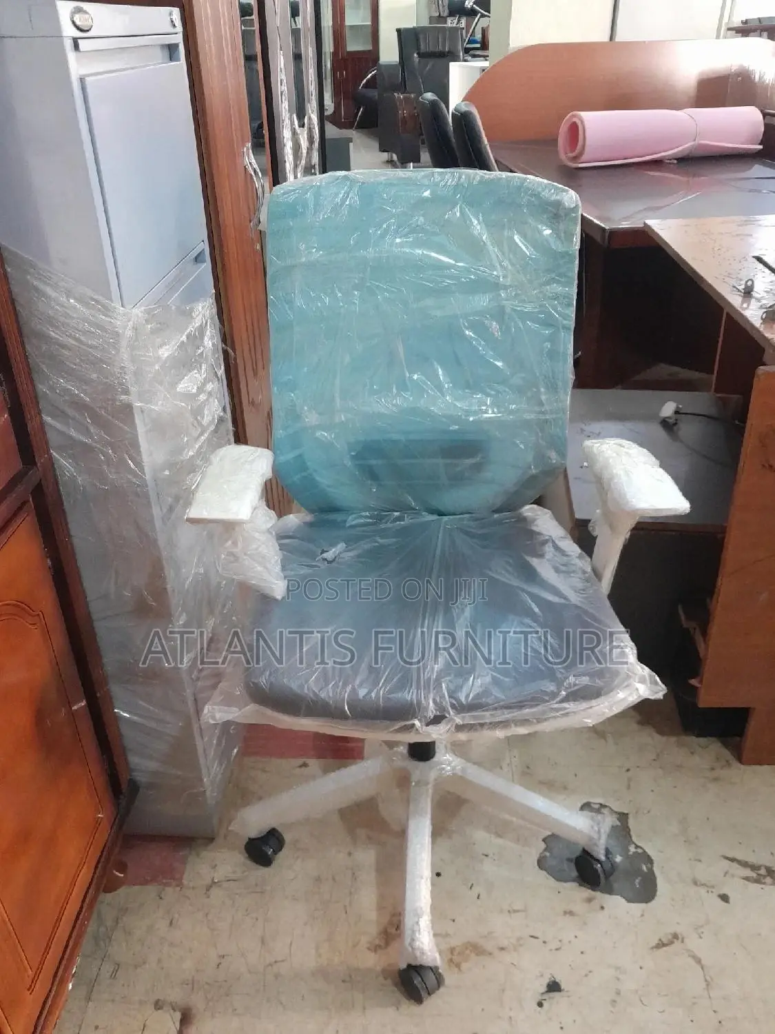 Right Blue and White Office Chair