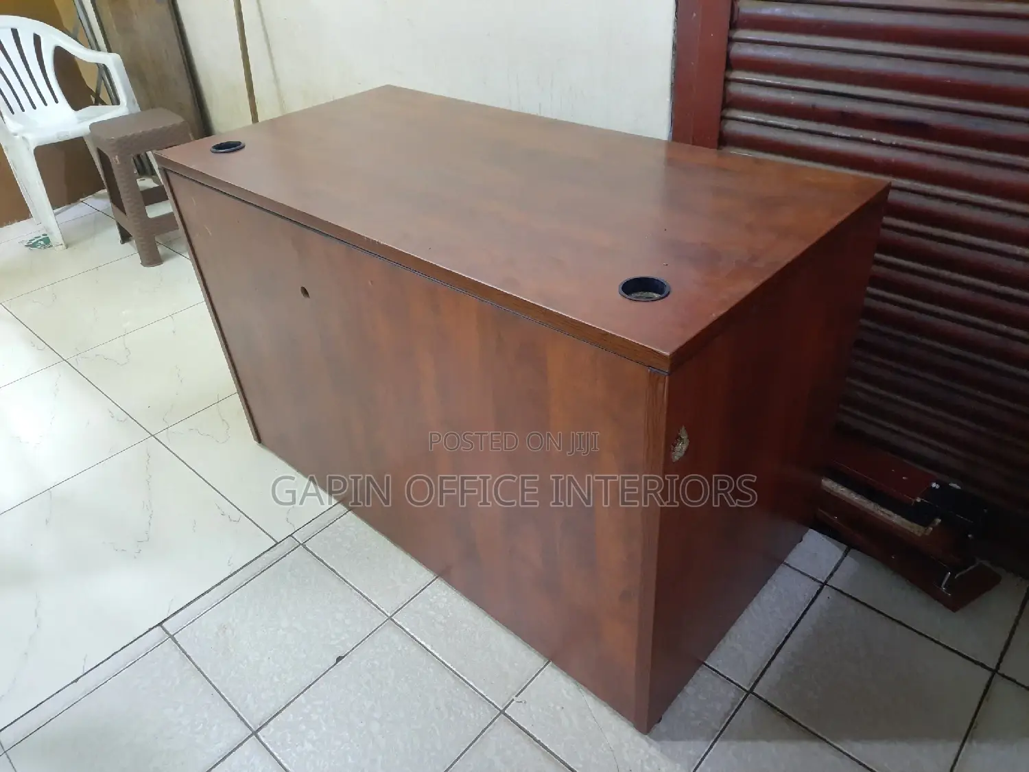 Imported Second Hand Office Table, Durable