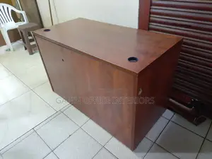 Imported Second Hand Office Table, Durable