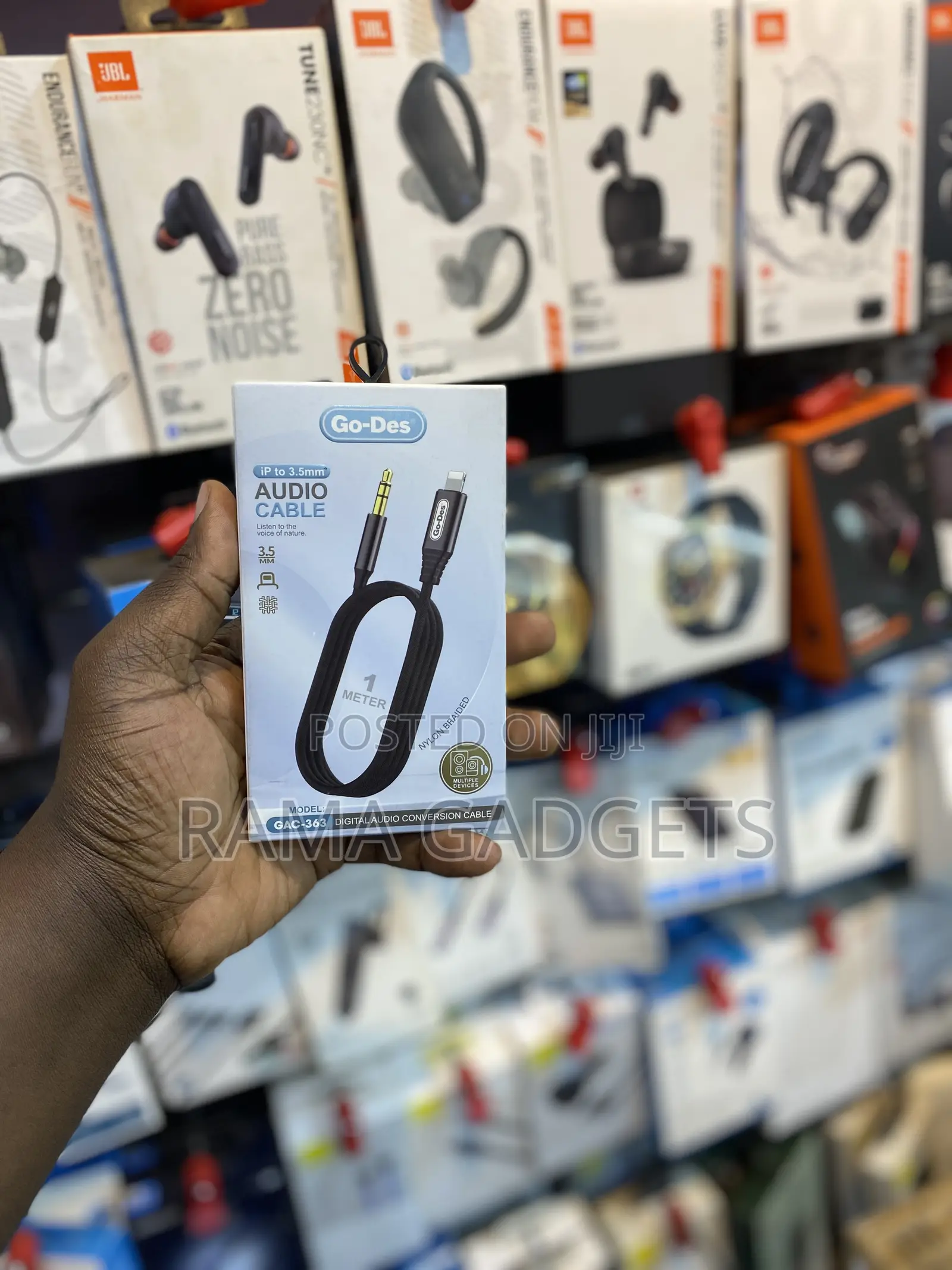 GAC-363 Lightning to 3.5mm Aux Cable